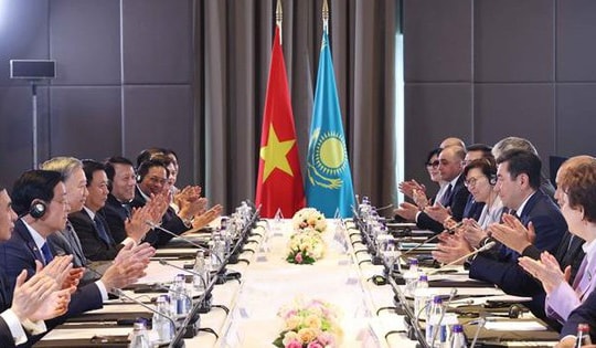 Tổng Bí thư Tô Lâm hội kiến Chủ tịch Hạ viện Kazakhstan, kiêm Chủ tịch Đảng Amanat