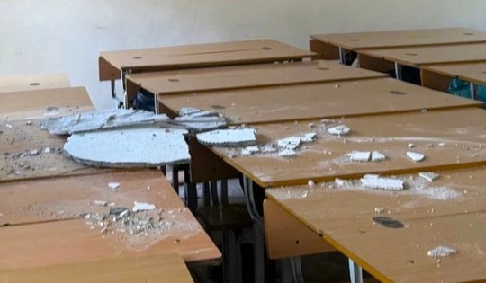 Hà Nội: Vữa trần lớp học rơi trúng học sinh, phụ huynh bất an