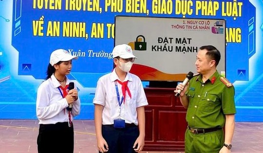 Cảnh báo từ Bộ GD&ĐT: Chiêu trò lôi kéo học sinh mở tài khoản ngân hàng