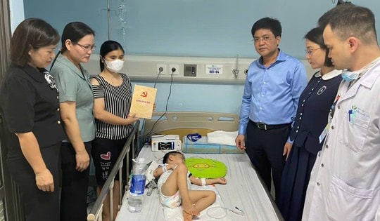 Thông tin mới về sự việc bé trai 4 tuổi ở Nam Định bị xe công nông 'chèn' qua người