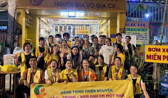 Vầng Trăng Khuyết – nơi người trẻ học cách sống bằng lòng nhân ái