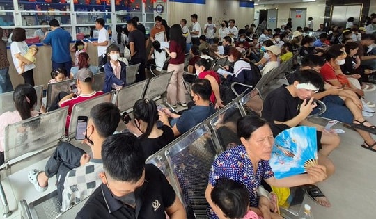 Chật kín người khám bệnh da liễu mùa hè, người dân nên đặt khám online