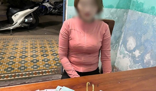 Vờ mua vàng, người phụ nữ 'cuỗm' luôn vàng