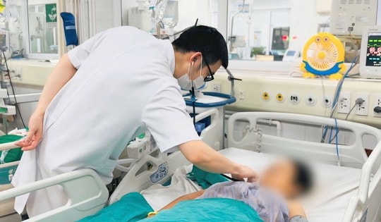 Người phụ nữ 61 tuổi ở Hải Dương nguy kịch do thói quen chữa đau khớp nhiều người hay gặp