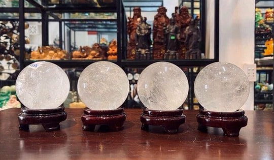 Top vật phẩm phong thủy đặt bàn làm việc cho người mệnh Hỏa giúp thăng tiến