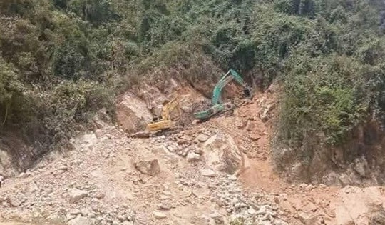 Thi công đường nối cao tốc Nội Bài - Lào Cai, 1 công nhân máy xúc tử vong