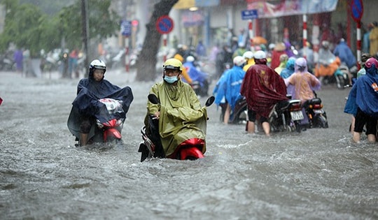 Hà Nội có thể mưa dông mạnh kèm lốc sét chiều tối nay