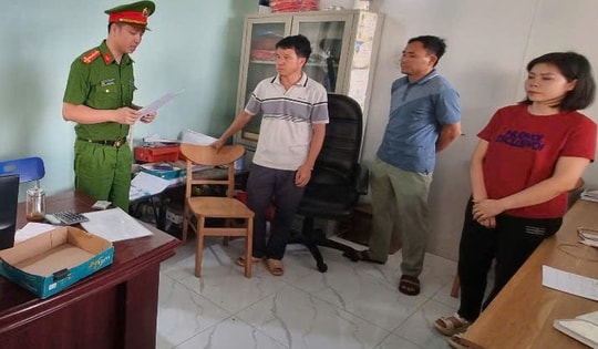 Mua bán trái phép hóa đơn, giám đốc và kế toán công ty bị khởi tố