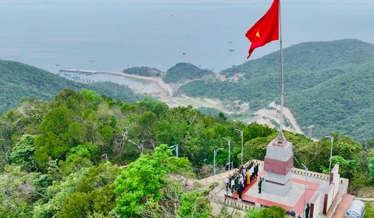 Lễ thượng cờ đặc biệt trên đảo Cô Tô