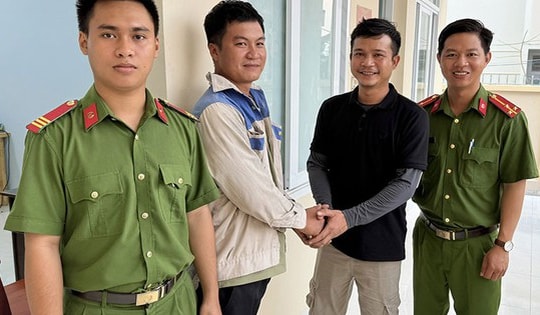 Bất ngờ nhận được 500 triệu đồng vào tài khoản, nam thanh niên liền báo công an