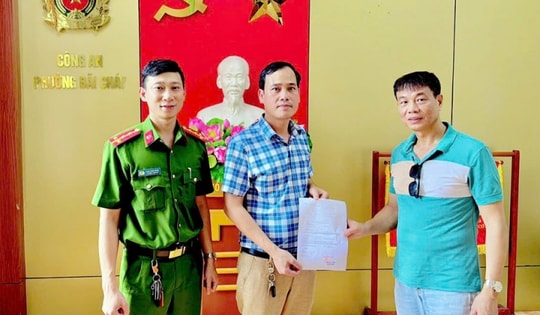 Chuyển khoản nhầm gần 500 triệu, người đàn ông được công an phường hỗ trợ tìm giúp