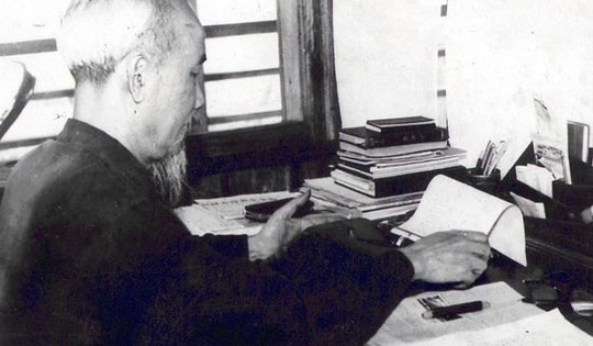 60 năm trước, Bác Hồ bắt đầu viết Di chúc