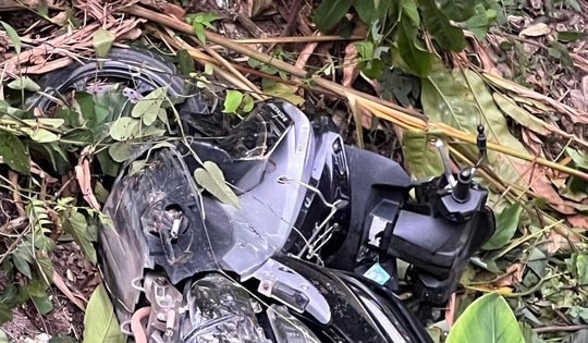 2 người đi xe máy lao xuống vực ở Tam Đảo