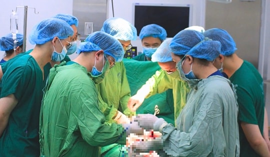 Người phụ nữ 42 tuổi mắc ung thư cổ tử cung 'vượt cạn' an toàn, bé trai chào đời khỏe mạnh