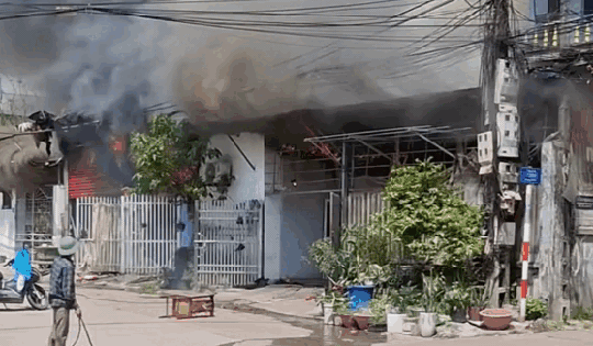 Cháy lớn thiêu rụi nhà dân ở Thái Nguyên