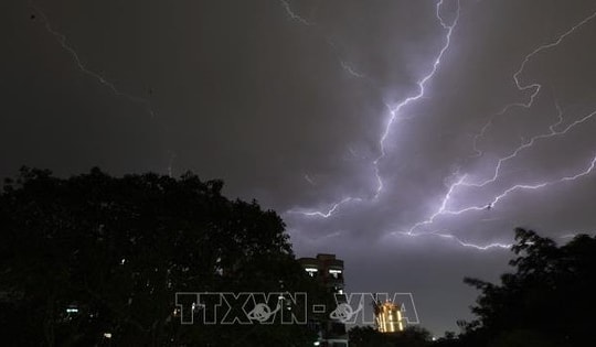 Đi làm đồng, một người bị sét đánh tử vong