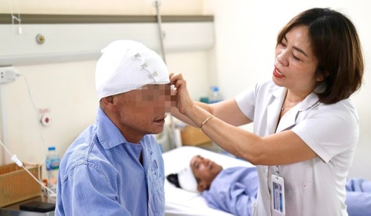 Tôn vinh điều dưỡng - những 'chiến sĩ' tuyến đầu thầm lặng chăm sóc sức khỏe người bệnh