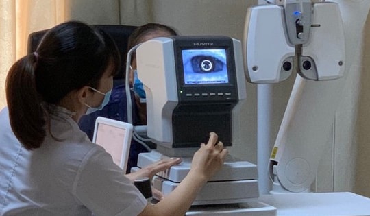 Suýt mù vì tự chữa mắt tại nhà, bác sĩ cảnh báo thói quen nhiều người dễ mắc