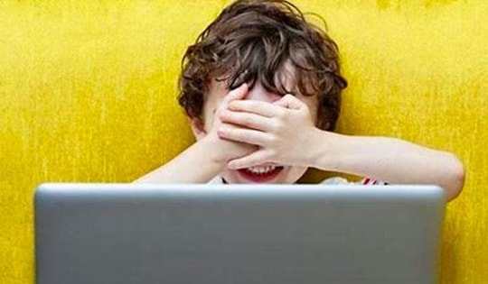 Điều gì khiến trẻ tìm đến những thước phim 18+? Lời giải từ nhà tâm lý