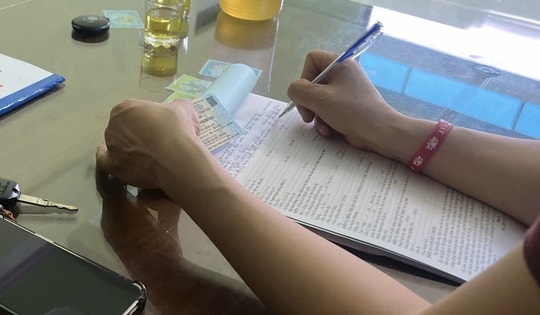 'Xuống tiền' đặt cọc mua đất khi chưa có sổ đỏ, có lấy được lại tiền?