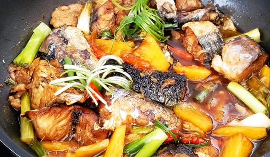 Các món cá kho với dứa thịt cá mềm nhưng không bở nát, thơm ngon hết sạch mùi tanh