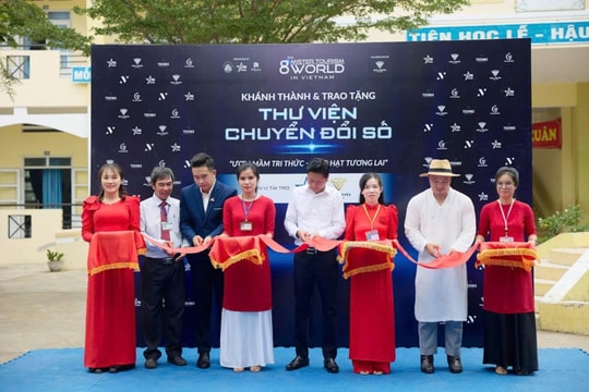 Tặng thư viện chuyển đổi số cho Trường Tiểu học vùng biển