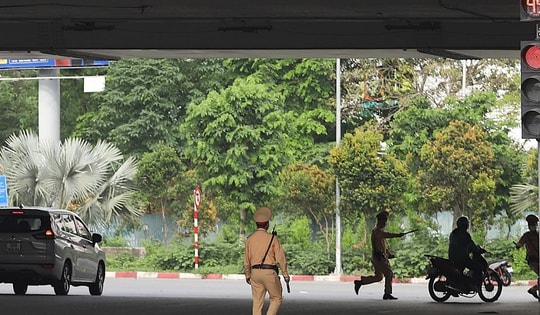 Dừng đèn đỏ: Chờ giây về 0 hay chờ đèn xanh mới di chuyển?