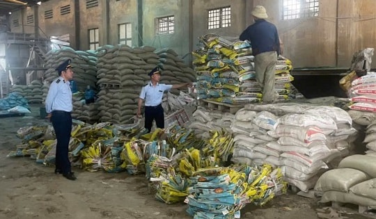 Đình chỉ hoạt động 2 tháng Công ty sản xuất phân bón mang nhãn hiệu giả mạo