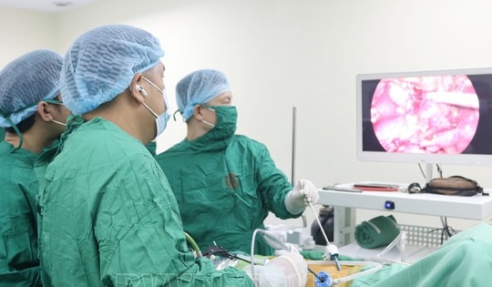 Ca ghép thận đặc biệt ở Quảng Ninh, mẹ đẻ tự nguyện hiến cho con