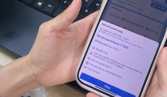 Người dân dễ dàng lấy số thứ tự online khi làm thủ tục hành chính