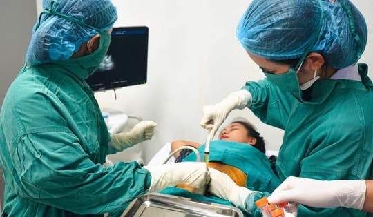 Vì sao bố mẹ khỏe mạnh sinh con mắc bệnh di truyền?