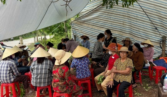 Người dân 'vây' bãi rác, doanh nghiệp hứa khắc phục ô nhiễm