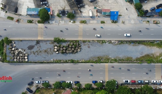 Cận cảnh cầu vượt 'đắp chiếu' nhiều năm chuẩn bị được giải cứu ở Hà Nội