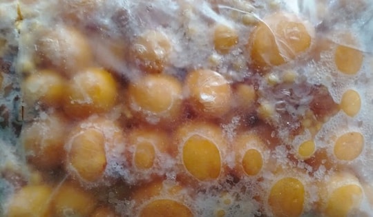 Hà Nội: 800kg trứng gà non, tràng gà đông lạnh không rõ nguồn gốc vừa được thu gom đã bị chặn đứng