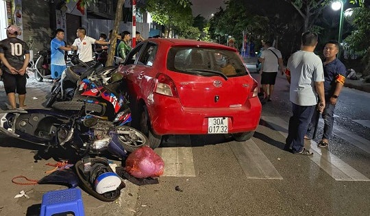 Tạm đình chỉ Trưởng công an xã Tam Hiệp do lái ô tô tông 6 xe máy