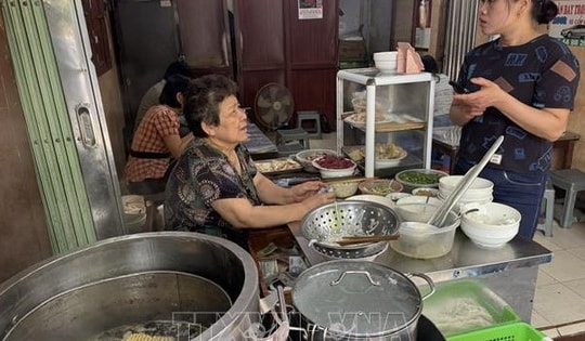 Hà Nội: Các hộ kinh doanh ăn uống rục rịch tăng giá