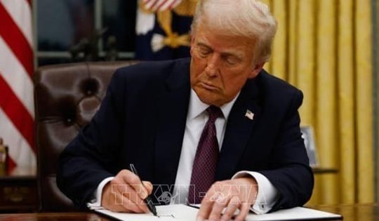 Tổng thống Trump đặt thời hạn 30 ngày cho các nhà sản xuất thuốc giảm chi phí