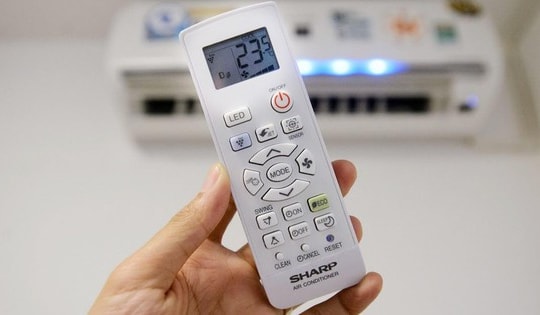 Bật điều hoà có nên đóng kín cửa?