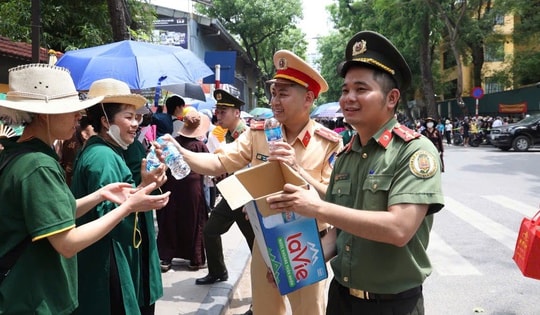 Công an Hà Nội bảo đảm trật tự, an toàn cho người dân chiêm bái xá lợi Phật