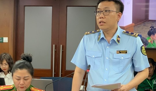 Hàng chục tấn nội tạng đông lạnh, yến sào, bò khô... không xuất xứ bán tràn lan ở TPHCM