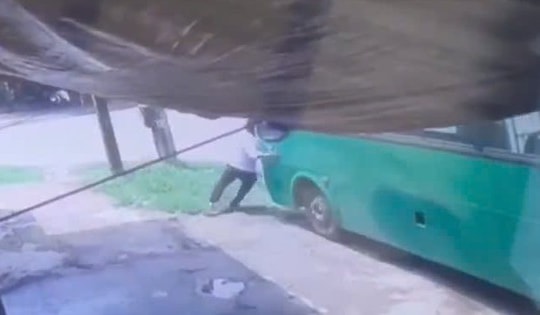 Video: Xe buýt Mai Linh trôi tự do làm một người tử vong