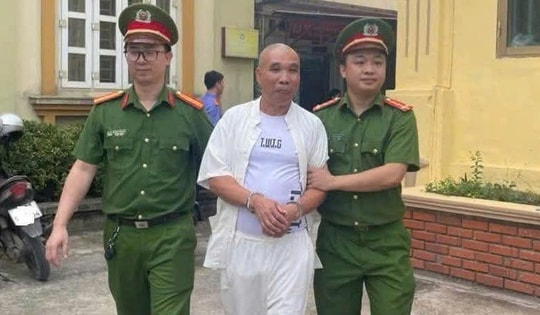 Tài xế ô tô xúc phạm đại úy công an, tấn công người giám sát công trình