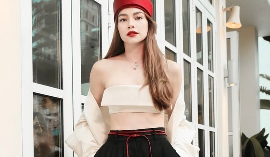 Hồ Ngọc Hà mặc hở bạo