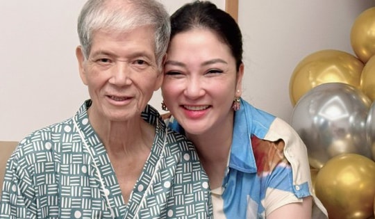 Hoa hậu Nguyễn Thị Huyền vẫn chưa nguôi ngoai nỗi đau mất bố