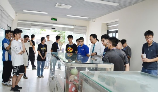 Mở cửa loạt cơ sở nghiên cứu khoa học để người dân tham quan