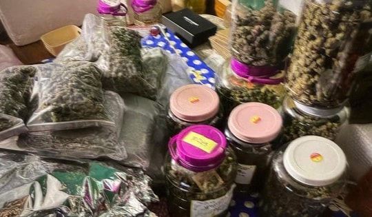 3 nam thanh niên mua bán hơn 4kg cần sa qua mạng xã hội