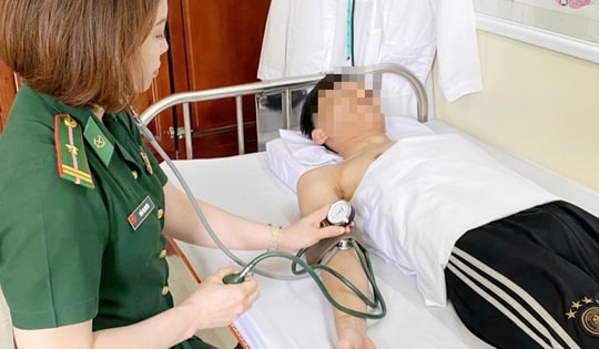 Tắm biển lúc sáng sớm, nam sinh viên gặp nạn và được bộ đội biên phòng cứu sống