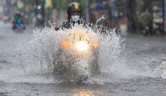 Đêm nay mưa rất lớn ở miền Bắc và Thanh Hóa, Nghệ An