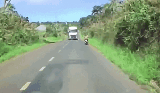 Hoảng hồn cảnh xe container mất lái, gây tai nạn liên hoàn trên Quốc lộ 28