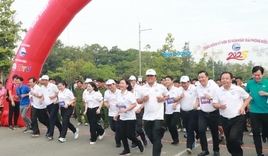 Gần 30 tỷ đồng được vận động từ giải chạy ở Bình Dương, góp xóa nhà tạm, nhà dột nát